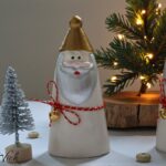 Mini Auriel – figurka Mikołaja w złotej czapce